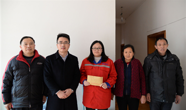 严冬走访送温暖 浓浓情谊暖人心 潜能集团公司开展“送温暖”慰问运动