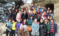 潜能集团组织2012年国际三八妇女节爬山运动
